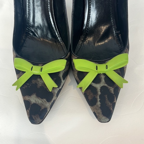 Fabrizio Viti Summer Fever Leopard Print Satin Pumps with Green Bow - Picture 6 of 17
